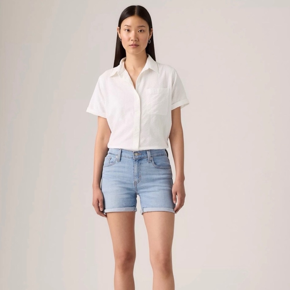 Levi’s Light Wash Mid Length Shorts Size 32
